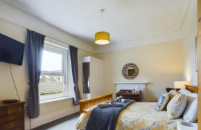 Peaceful garden view double with ensuite in house opposite beach, with access to private garden and bike store